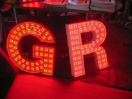 京山LED发光字常见的安装误区。